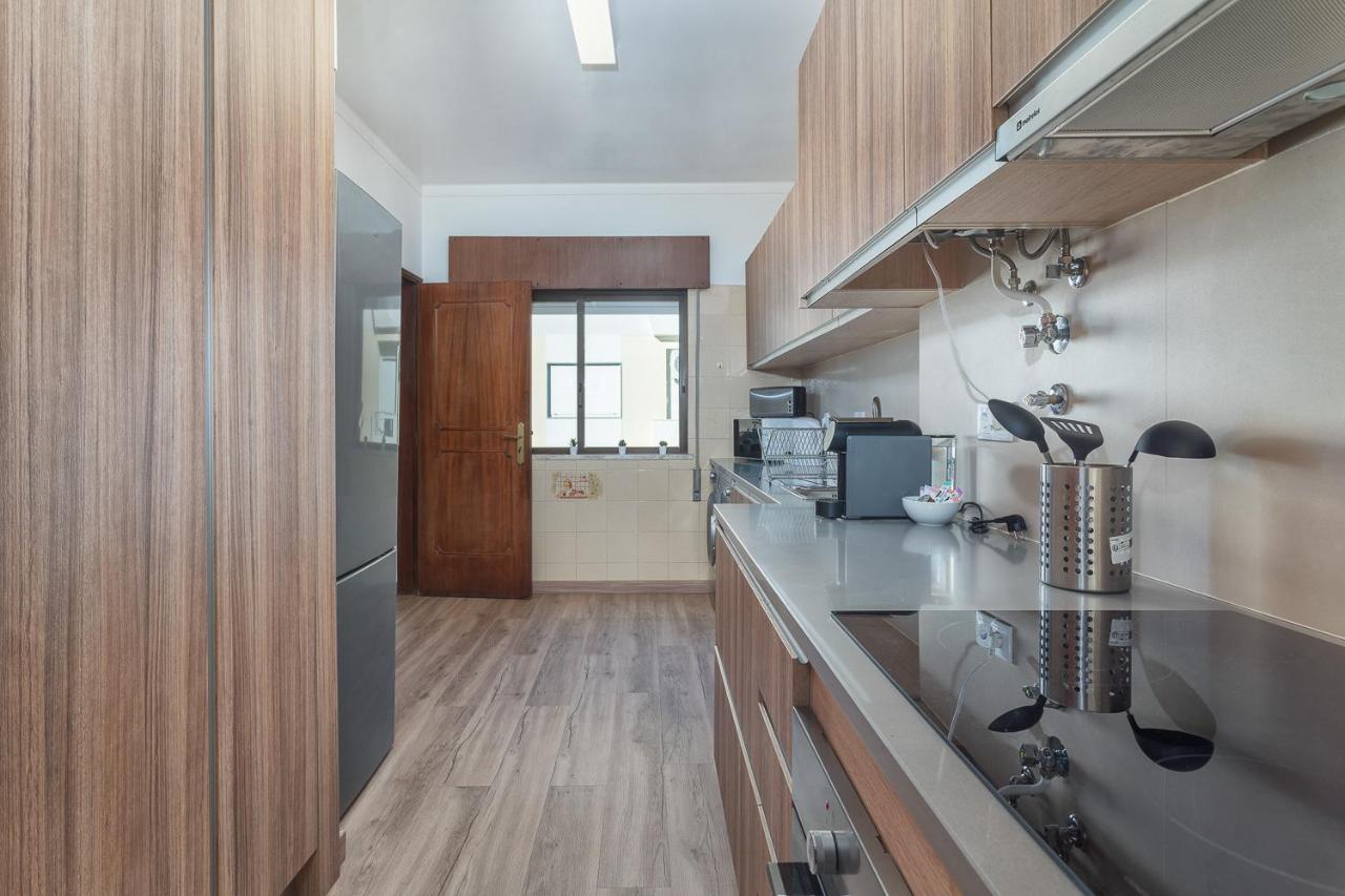 Hostwise - Spacious & Sunny Flat - Лоуле Екстериор снимка