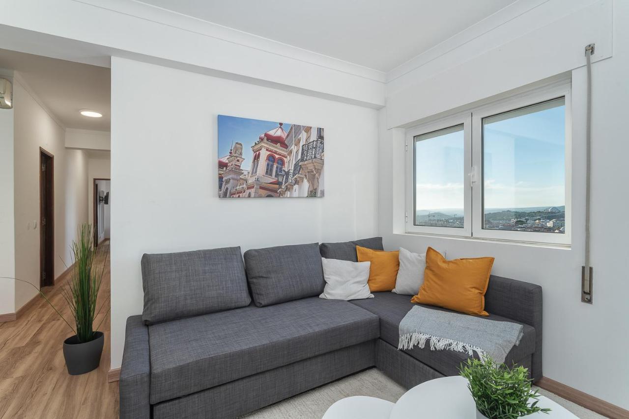 Hostwise - Spacious & Sunny Flat - Лоуле Екстериор снимка
