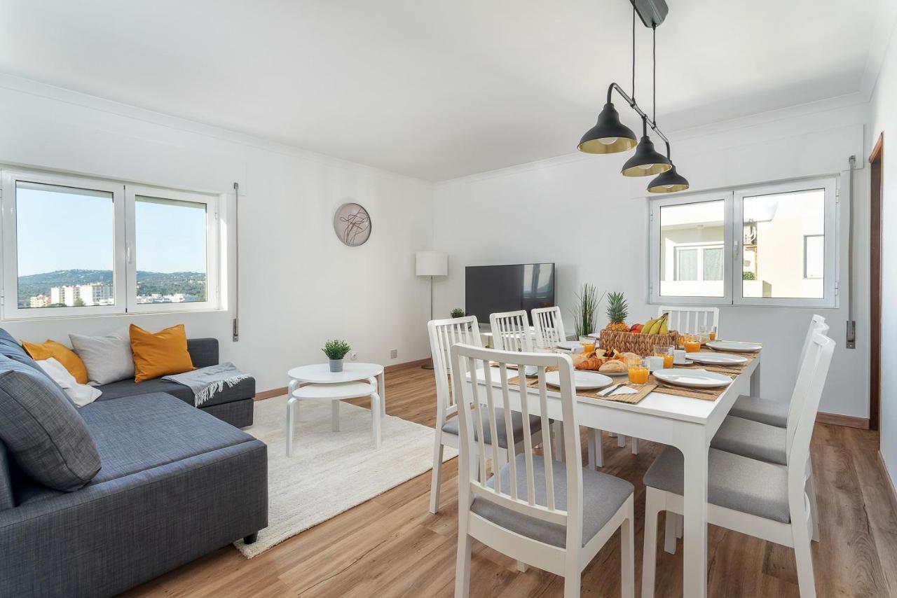 Hostwise - Spacious & Sunny Flat - Лоуле Екстериор снимка