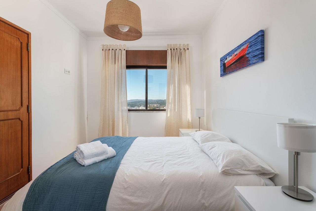 Hostwise - Spacious & Sunny Flat - Лоуле Екстериор снимка