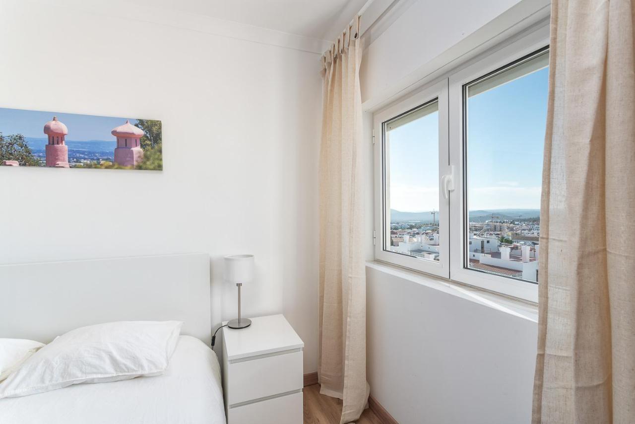 Hostwise - Spacious & Sunny Flat - Лоуле Екстериор снимка