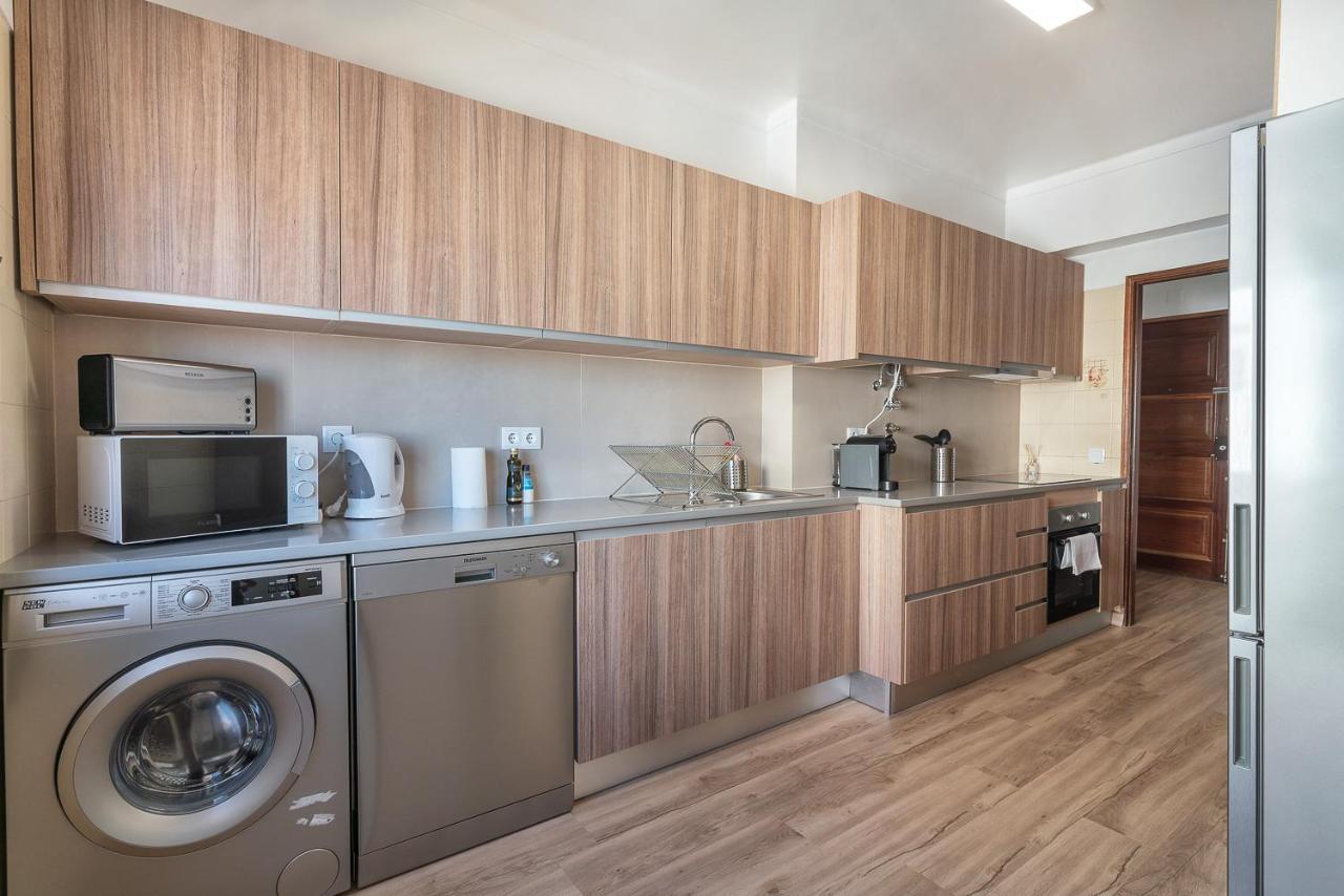 Hostwise - Spacious & Sunny Flat - Лоуле Екстериор снимка